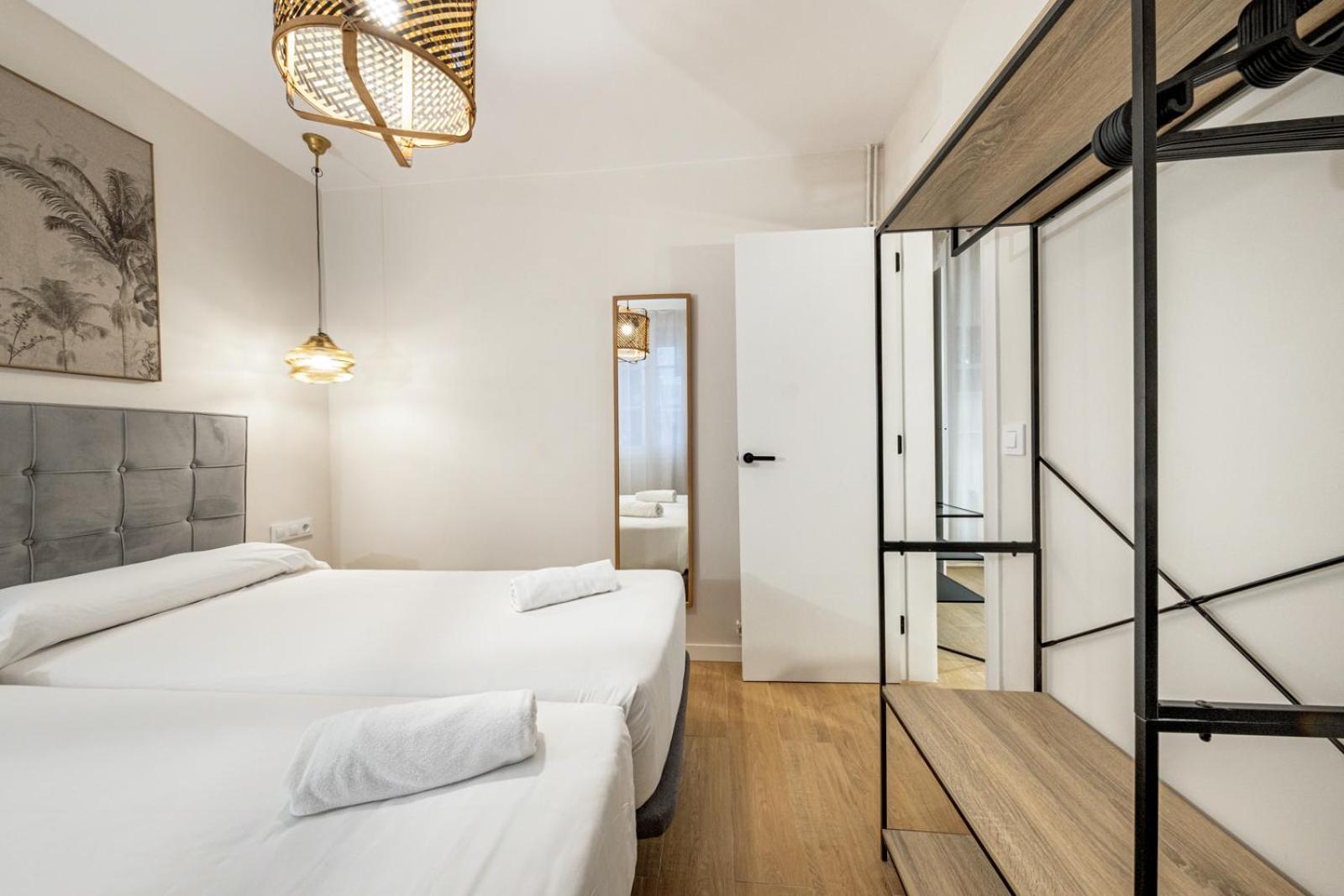 Bebarceloner Eixample - 4 Bedrooms Apartment