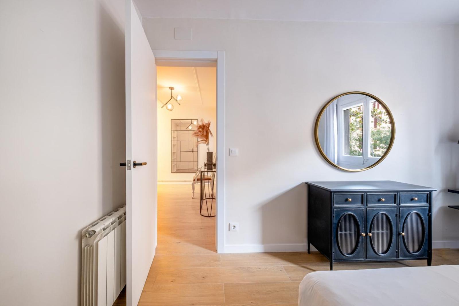 Bebarceloner Eixample - 4 Bedrooms Apartment *